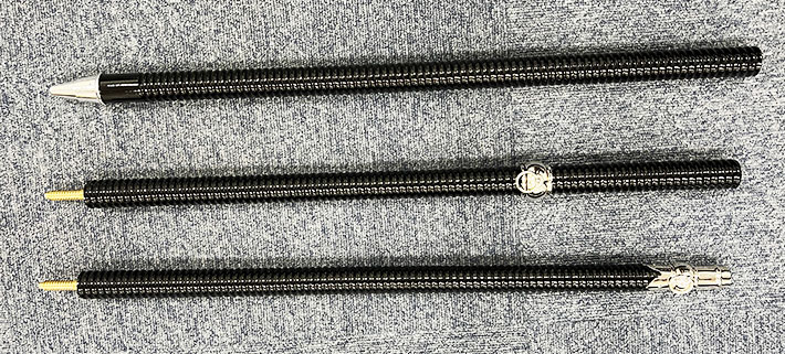 3等分に分解された千段巻棒（旗棒）の画像