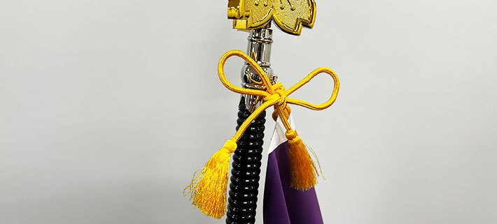 しっかりと蝶結びをした、上側のハトメ部分の画像