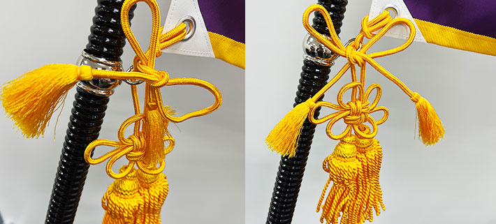 飾り房（タッセル）を通した、下側のハトメ部分をしっかりと蝶結びをして形を整えた画像