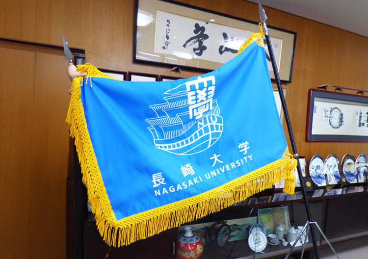 高級感のある校旗・学校旗の製作事例一覧
